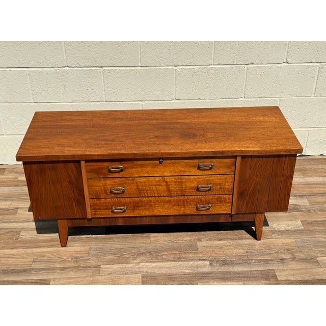 Mid-Century Modern Vintage Mid-Century Modern Lane Cedar Chest | Walnut Blanket Storage Chest, Circa 1960s For Sale - Image 3 of 18
