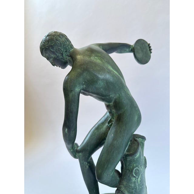 Mediterranean 1990s Classical Bronze ‘Discobolus’ Statue – After the Ancient Greek Master Myron For Sale - Image 3 of 9