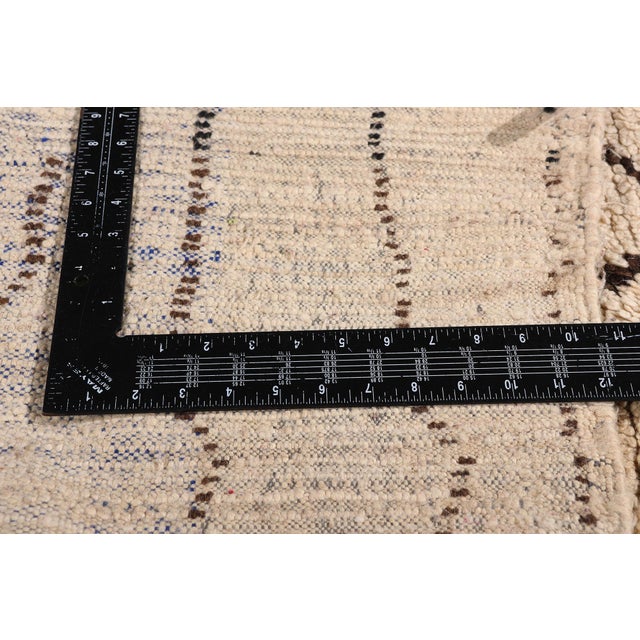 Textile Vintage Azilal Moroccan Rug, 03'09 X 09'00 For Sale - Image 7 of 10