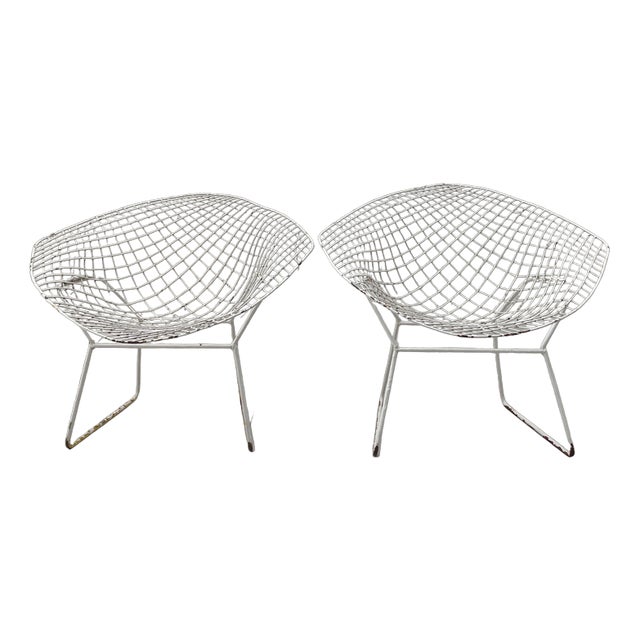 Set of White Patted Mesh Metal Armchairs For Sale