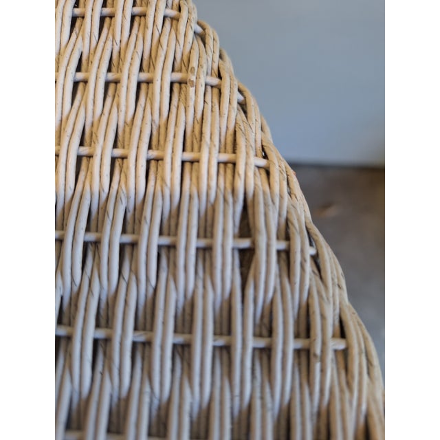 Late 20th Century Lloyd Flanders 49" Round Wicker Dining Table For Sale In Mobile - Image 6 of 12