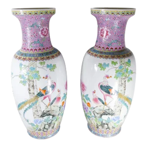 20th Century Pair of Chinese Famille Rose Decorative Chinoiserie Vases