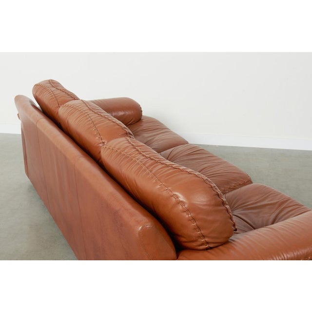 Animal Skin Cognac Leather Arizona Sofa and Easy Chairs attributed to Vavassori, Monza, Italy, 1970s, Set of 3 For Sale - Image 7 of 18