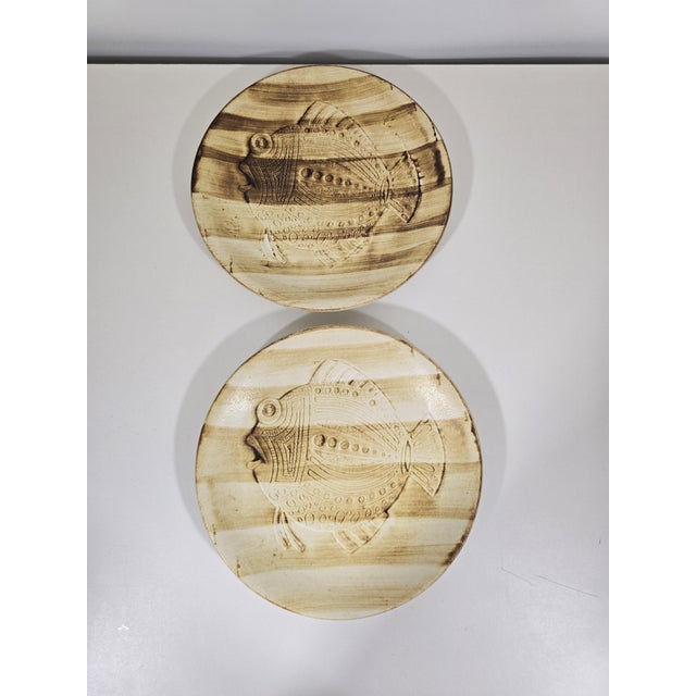 Beige Fish-Decorated Dinner Service by Roger Picault for Longchamps, 1970, Set of 14 For Sale - Image 8 of 14