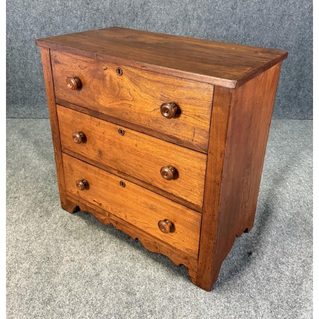 American Early 1900s Walnut 3-Drawer Chest For Sale - Image 3 of 10