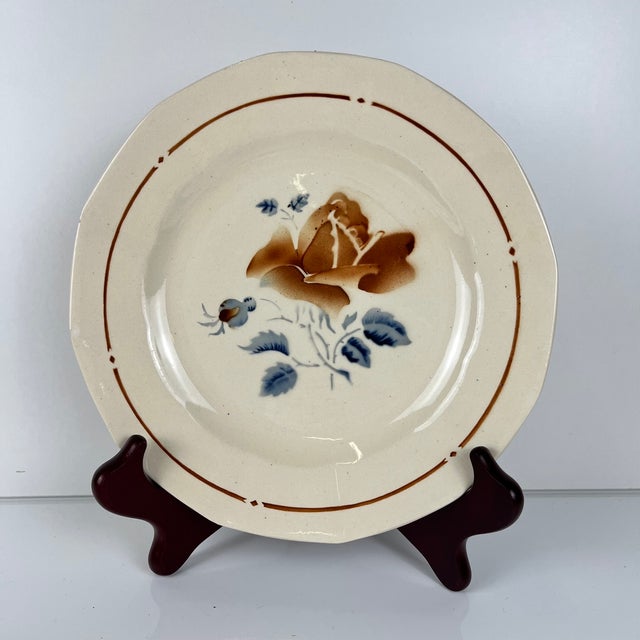 Set of 6 Sarreguemines dessert plates with a floral motif, first half of the 20th century Cream and beige tones...