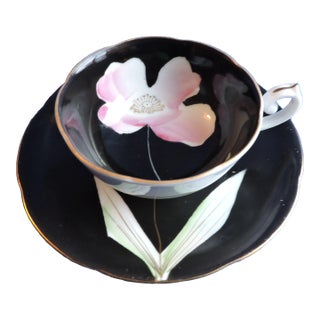 Circa 1945-52 Trimont China Made in Occupied Japan Teacup & Saucer Set Iris Flower Black & White For Sale