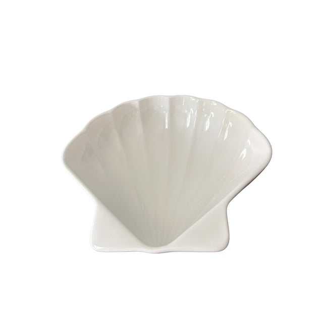Late 20th Century Vintage Pfaltzgraff Heritage White Shell Serving Bowl | Coastal Clamshell Stoneware Dish | Elegant Seashell Centerpiece Bowl For Sale - Image 5 of 7