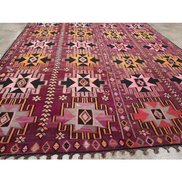 Galerie Shabab Collection Mid-20th Century Turkish Flatweave Kilim Carpet For Sale In New York - Image 6 of 8