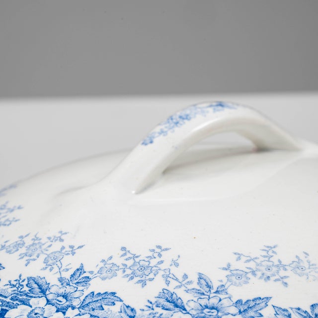 20th Century Dutch Special Edition Porcelain Tureen With Lid For Sale - Image 12 of 18