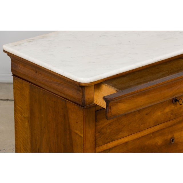 19th Century French Louis Philippe Walnut Chest of Drawers W/ Carrara Marble For Sale - Image 14 of 18
