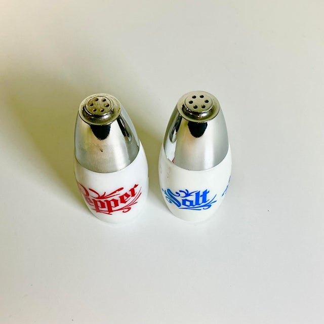 Mid 20th Century Mid-Century Boho Chic Americana Cafe Salt & Pepper Shakers - A Pair. For Sale - Image 5 of 8