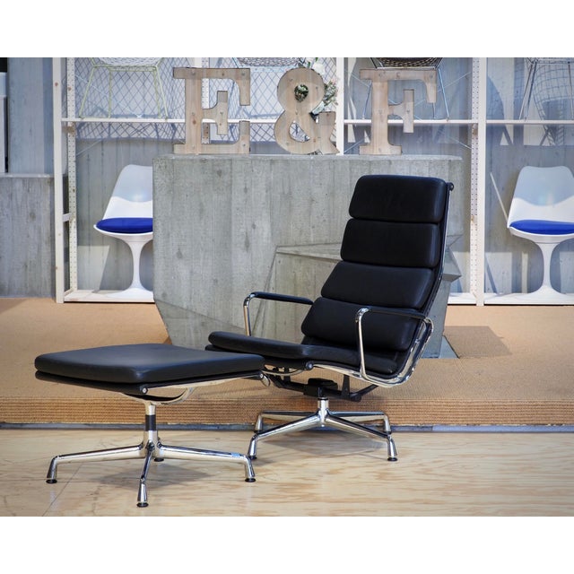 Set of Soft Pad Lounge Chair and Ottoman in Black by Charles & Ray Eames for Vitra, 2000s For Sale - Image 11 of 11