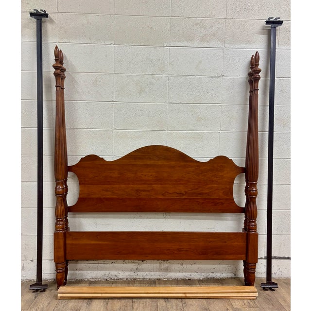 This is an absolutely stunning vintage full size Chippendale low poster bed by Statton Trutype Americana. Made in USA....