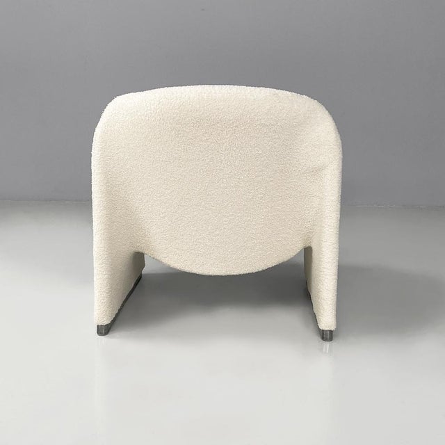 1970s Italian Modern White Teddy Fabric Armchairs by Giancarlo Piretti for Anonima Castelli, 1970s, Set of 2 For Sale - Image 5 of 15