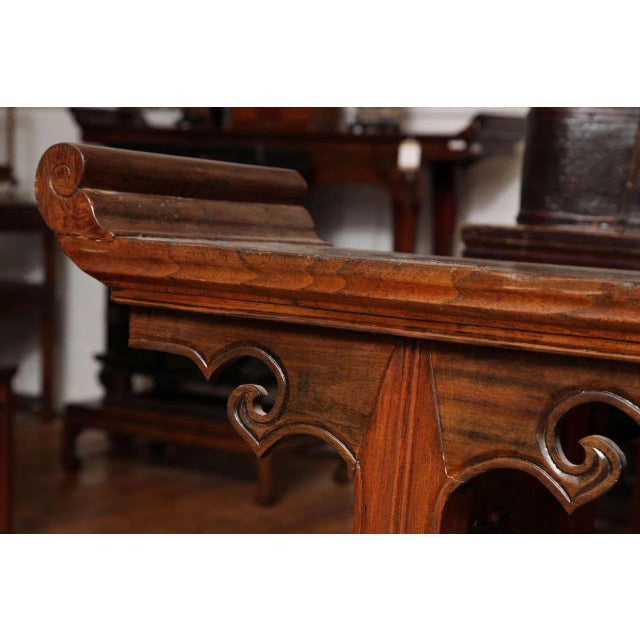 19th Century Chinese Long Carved Wooden Console Table With Fretwork Design For Sale - Image 4 of 11