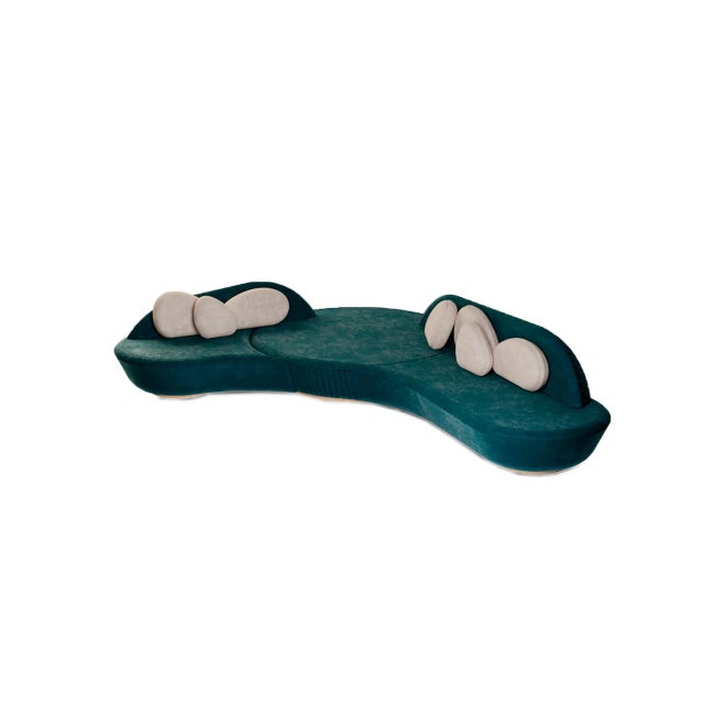 The Amaterasu sofa versions redesign the living areas with brand new compositions, in which curves interrupt the linearity...