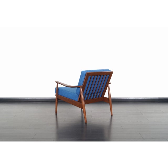 Mid-Century Modern Walnut Lounge Chair With Spindle Back, 1950s For Sale - Image 9 of 10