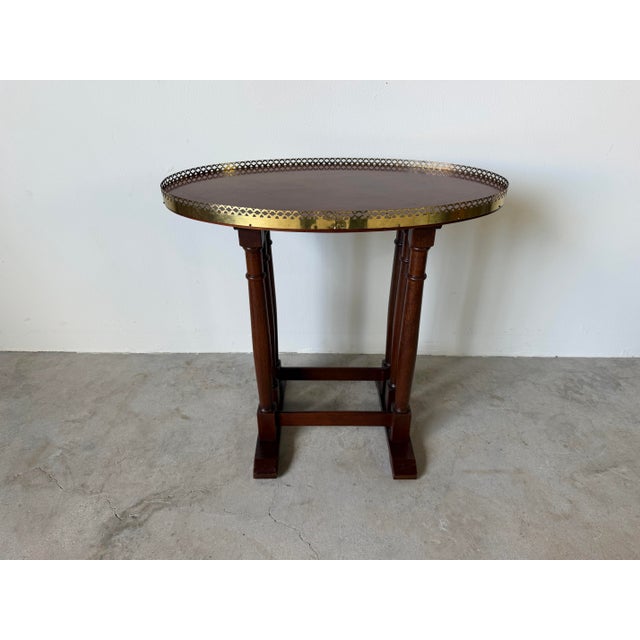 Vintage Hekman Chippendale Style Mahogany Matched-Grain Oval Side Table With Brass Gallery For Sale In Miami - Image 6 of 12