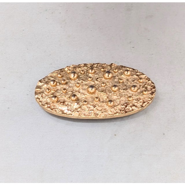 Napier Vintage 1972 Signed Napier Oval Goldtone Bumpy Brooch For Sale - Image 4 of 7