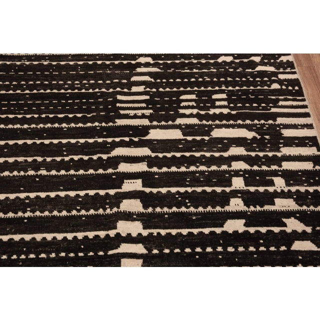 Nazmiyal Collection Wool Modern Cream and Charcoal Rug For Sale - Image 4 of 9