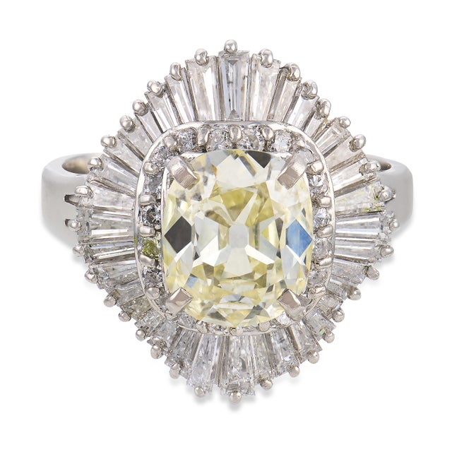 Contemporary Vintage Gia 1.80 Carat Old Mine Cut Diamond Platinum Ballerina Ring, Size 6 For Sale - Image 3 of 6