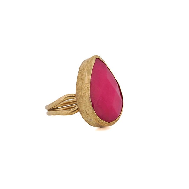 Pink Gemstone Gold Pear Ring, Size 5 For Sale In Miami - Image 6 of 7