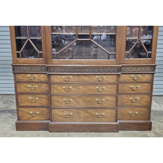 Late 20th Century Late 20th Century Kittinger Colonial Williamsburg Mahogany Breakfront Bookcase (Cw-158) Rare For Sale - Image 5 of 14