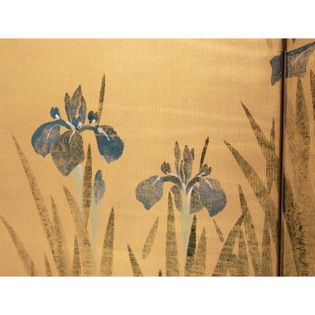 Wood "Iris and Kingfisher", Showa Era Ogata Kōrin Style Japanese Painted Silk Byobu Screen For Sale - Image 7 of 17