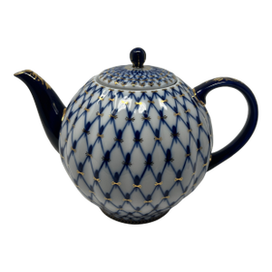 1970s Imperial Russian Cobalt Net Porcelain Teapot With Hand-Painted Gold