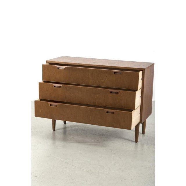 A danish vintage chest of drawers with 3 large drawers. In good vintage condition. Measurements h. 73 cm; w. 100 cm; d. 40...