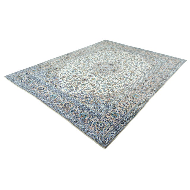 A classic of oriental rug art: This hand-knotted Kashan oriental rug impresses with its harmonious color scheme in soft...