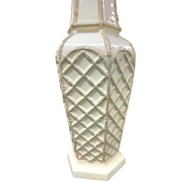 Vintage Faux Bamboo Palm Beach Regency Glazed Ceramic Lamps – Pair For Sale - Image 4 of 9