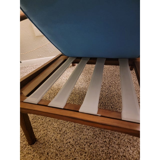 This is an authentic mid-century modern lounge chair. I believe this to be made of walnut. I have added four new straps...