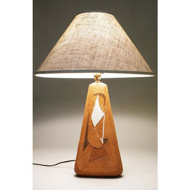 Tribal Large Mid Century Modern Indigenous Southwestern Brutalist Sgraffito Terra Cotta Ceramic Art Pottery Table Lamp 1970s For Sale - Image 3 of 11