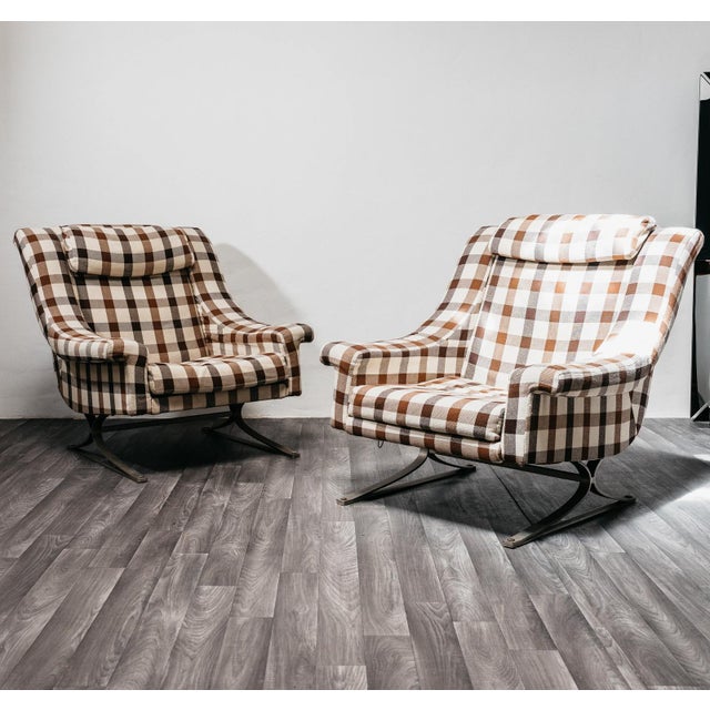 Model: Grand Prix / Grand Prix. Period: 1960s. Materials: Steel internal frame, metal base, checked fabric upholstery....