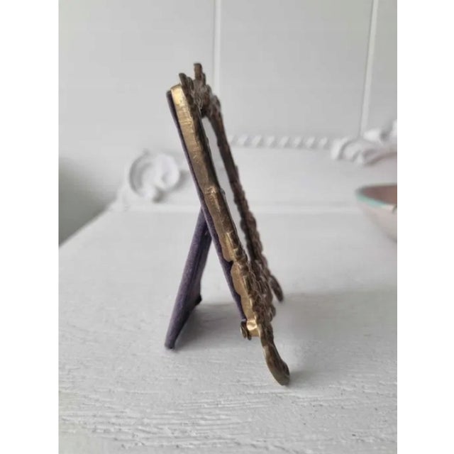 Art Nouveau brass standing frame for a photo or picture, dimensions: height 12 cm, width 8.7 cm, depth 5 cm.