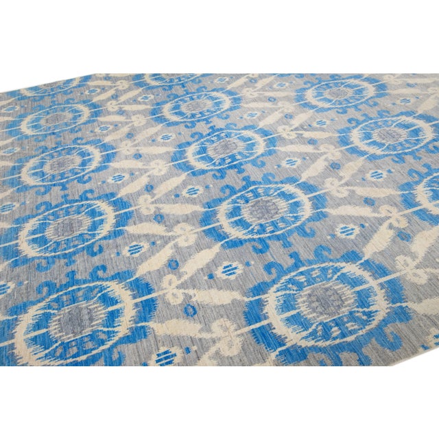 2020s Modern Ikat Gray Wool & Silk Rug With Allover Pattern For Sale In New York - Image 6 of 7