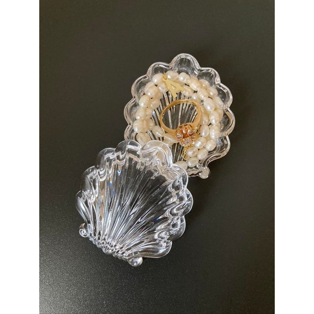 Early 20th Century English Scalloped Sea Shell Design Glass Jewelry Box For Sale - Image 10 of 18