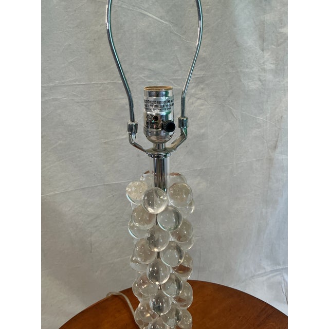 Mid-Century Modern Vintage Arteriors Lucite Bubble Table Lamp, Clear Finial For Sale - Image 3 of 5