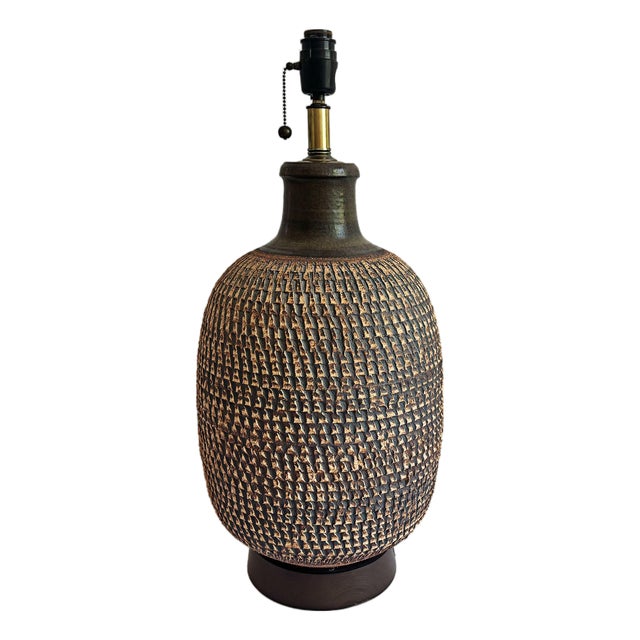 1960s Bob Kinzie Affiliated Craftsmen Studio Mid Century Textured Monumental Pottery Table Lamp For Sale