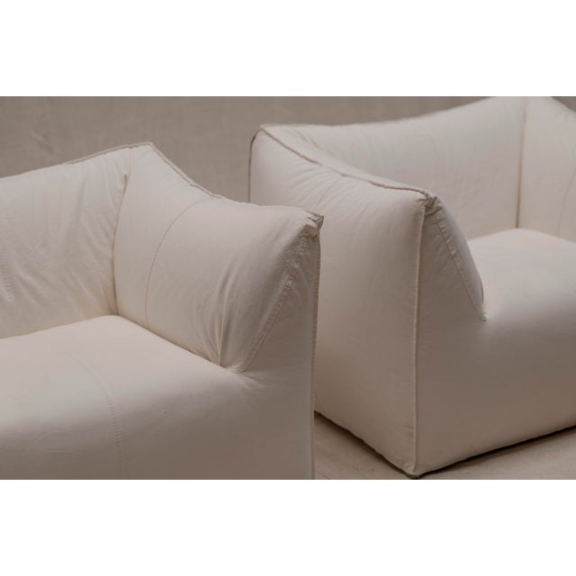 Iconic set of two vintage “Le Bambole” lounge chairs designed by Mario Bellini for B&B Italia in the 1970s. Celebrated for...