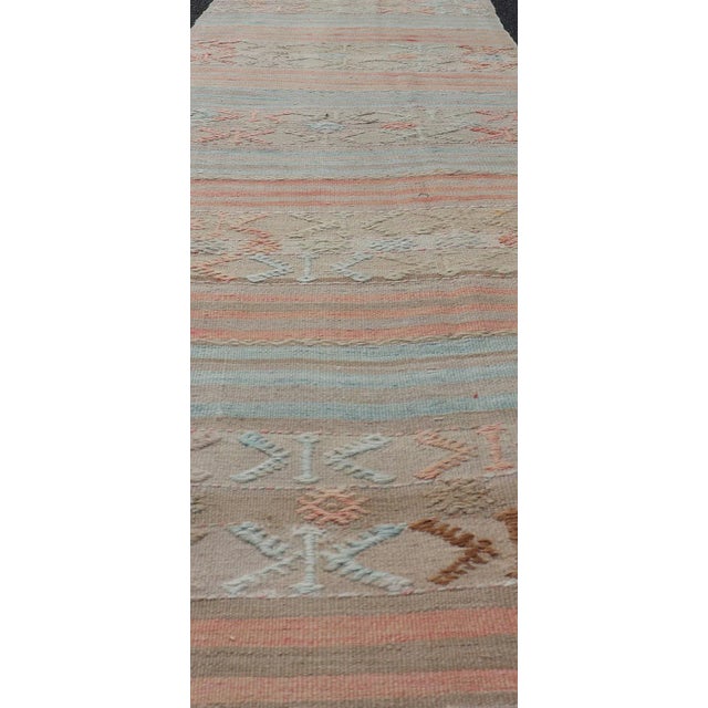 Turkish Kilim vintage carpet in blue-grey, soft coral, and cream. Keivan Woven Arts / rug EN-179854, country of origin /...