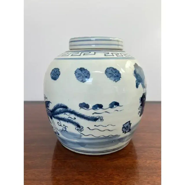 This is large ginger jar with a classic Chinese motif, it is in excellent condition with no chips or cracks.