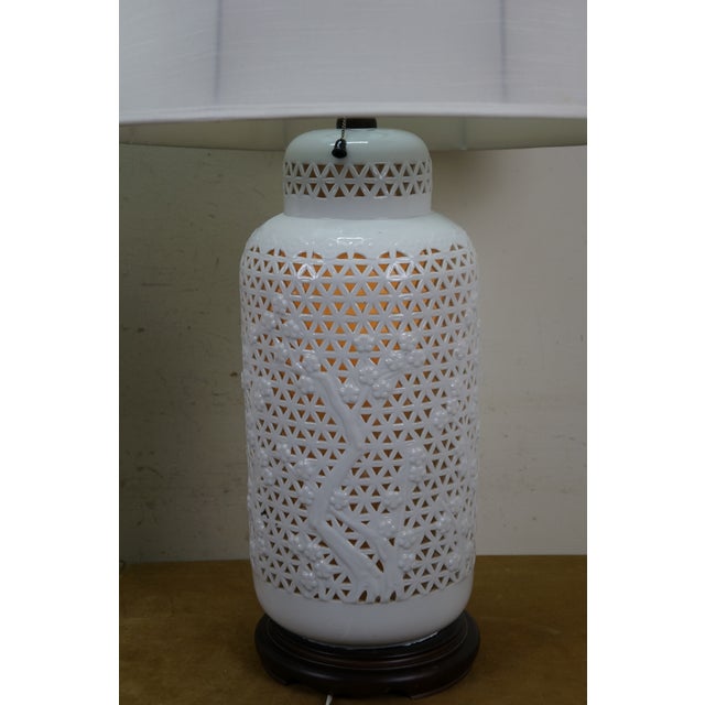 Set of 2 Vintage Kabuki Blanc De Chine Reticulated Japanese Porcelain Cherry Blossoms Lamps For Sale - Image 12 of 14