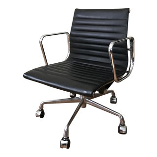 Eames Vintage Aluminum Chair For Sale