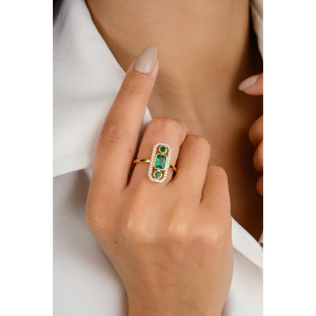 Emerald Axis Ring in 18k Yellow Gold Three Stone Ring Size 5.5 For Sale - Image 4 of 12
