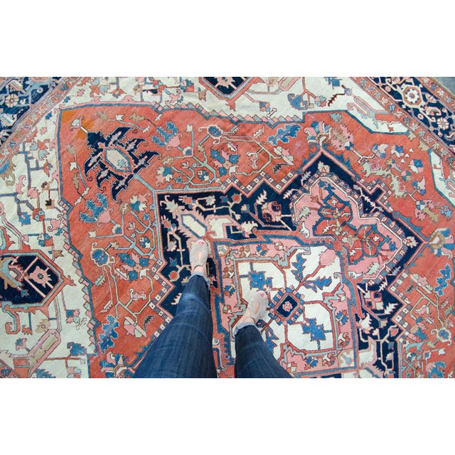 House of Séance - 1900s Antique Persian Heriz Serapi Earth-Toned Large Handwoven Rug - 10'’ X 11'11" For Sale - Image 11 of 12