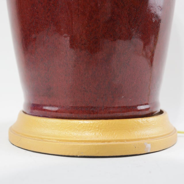 19th Century Chinese Qing Dynasty Double Bulb Oxblood Glaze Table Lamp With Gilded Top and Base For Sale - Image 10 of 12