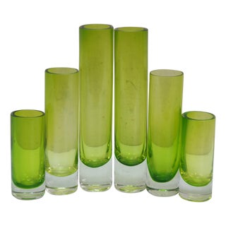 6 Chinese Emerald Green Blown Glass Graduated Tubular Torpedo Bud Vases 4" to 8" For Sale